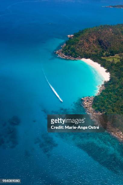aerial view of praslin island in seychelles. - marie ange ostré photos et images de collection