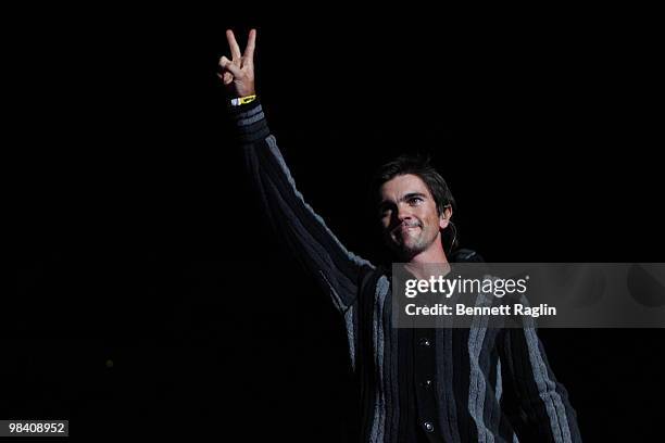 Recording artist Juanes performs during El 50ta Aniversario de Polito Vega at Madison Square Garden on August 28, 2009 in New York City.