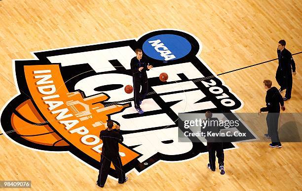 Jon Scheyer of the Duke Blue Devils warms up with teammates against the Butler Bulldogs during the 2010 NCAA Division I Men's Basketball National...