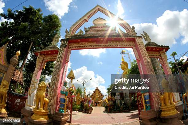 wat tai temple and buddhist sculpture in ubon ratchathani, thail - ubon ratchathani stockfoto's en -beelden