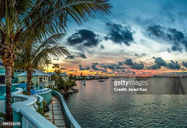 hotel bermuda at sunset in bermuda. - bermudas islas del atlántico fotografías e imágenes de stock