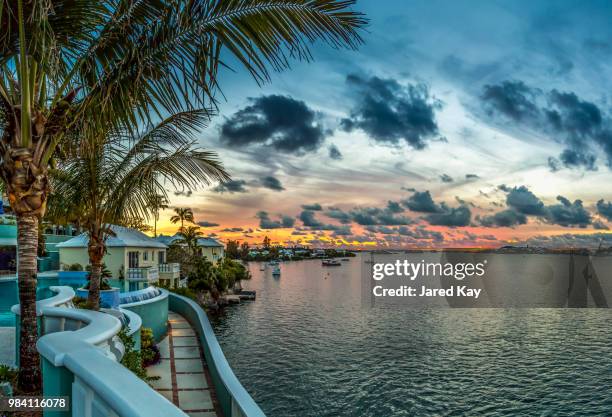 hotel bermuda at sunset in bermuda. - bermuda beach stockfoto's en -beelden