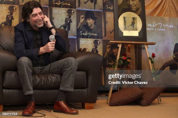 Singer Joaquin Sabina attends a photocall and press conference to promote his latest album "Vinagre Y Rosas" at Hotel Camino Real on April 12, 2010...