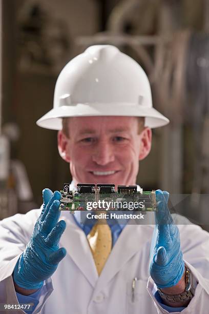 Micro Engineer Micro Electronic Engineering Photos and Premium High Res Pictures ...