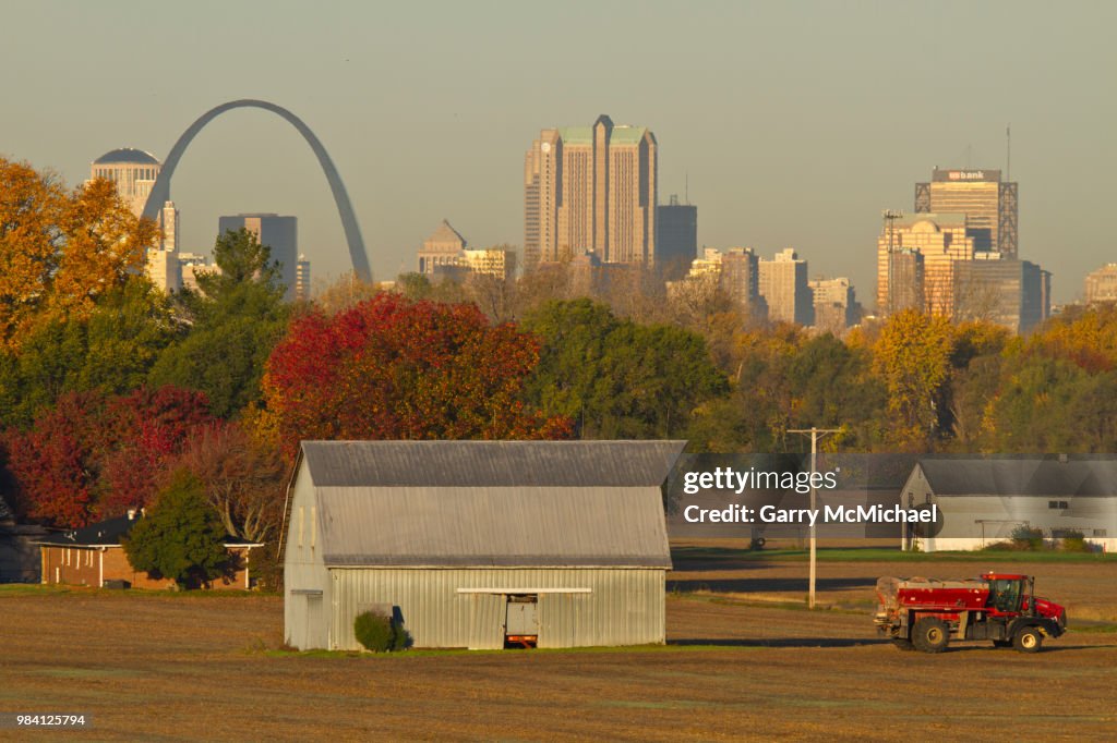 Arch with Carl's Barn