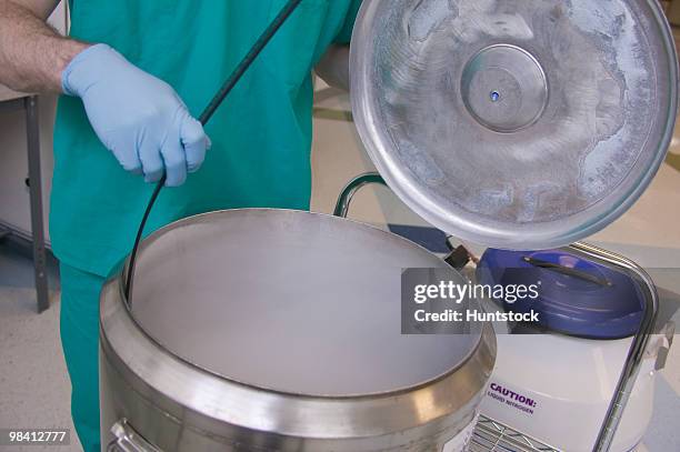 scientist working on a liquid nitrogen container - flüssiger stickstoff stock-fotos und bilder