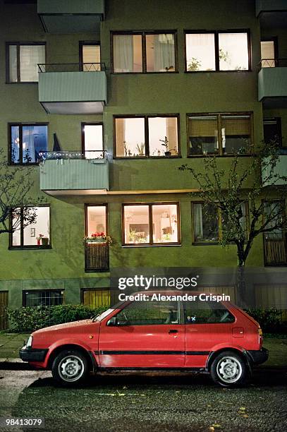 a car in front of a block of flats sweden. - night before fotografías e imágenes de stock