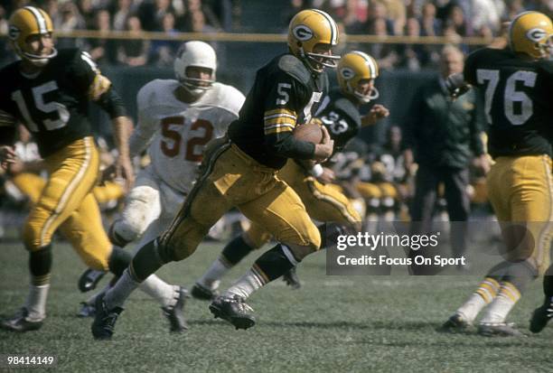 S: running back Paul Hornung of the Green Bay Packers carries the ball against the St. Louis Cardinals circa early 1960's during an NFL football game...