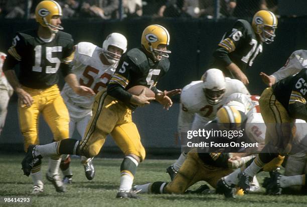 S: running back Paul Hornung of the Green Bay Packers carries the ball against the St. Louis Cardinals circa early 1960's during an NFL football game...