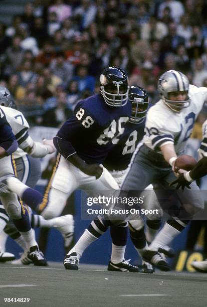 Alan Page Photos and Premium High Res Pictures - Getty Images