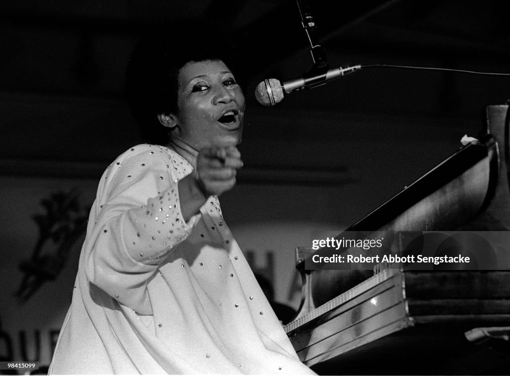 Aretha Performing At The Cook County Jail