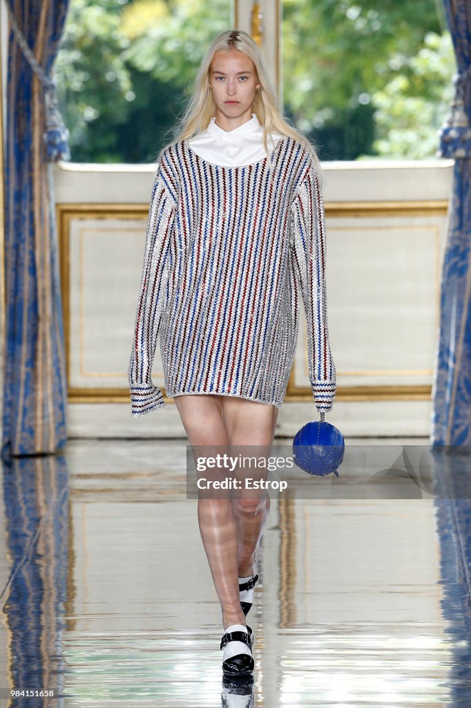 Balmain: Runway - Paris Fashion Week - Menswear Spring/Summer 2019