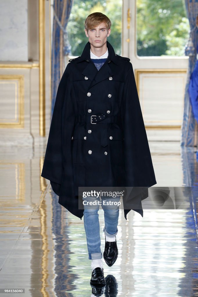 Balmain: Runway - Paris Fashion Week - Menswear Spring/Summer 2019