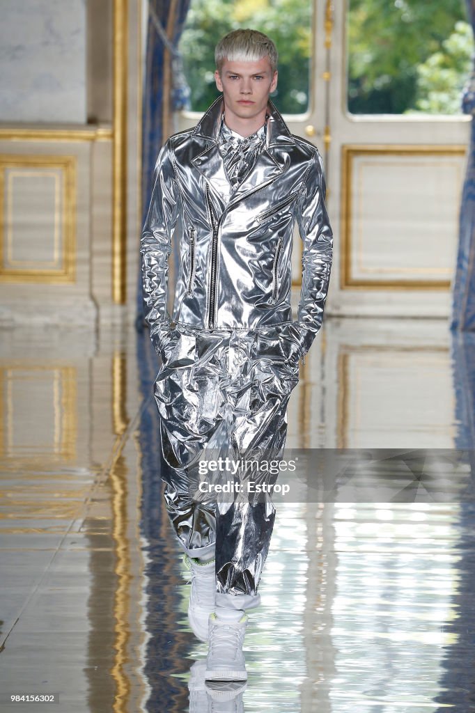 Balmain: Runway - Paris Fashion Week - Menswear Spring/Summer 2019