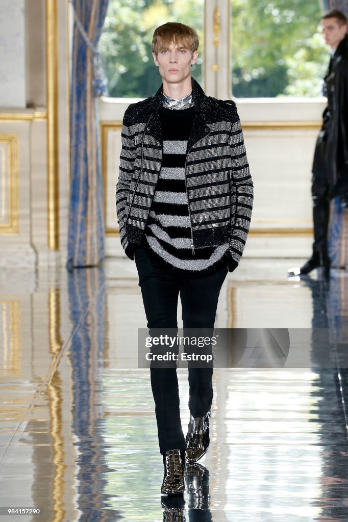 Balmain: Runway - Paris Fashion Week - Menswear Spring/Summer 2019