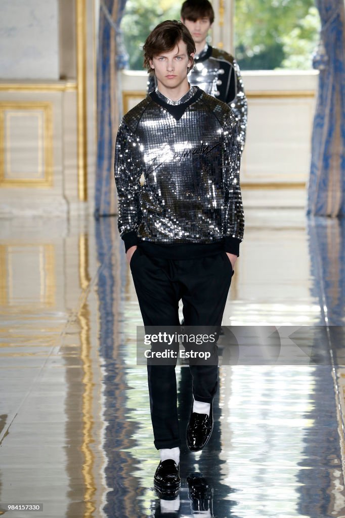 Balmain: Runway - Paris Fashion Week - Menswear Spring/Summer 2019