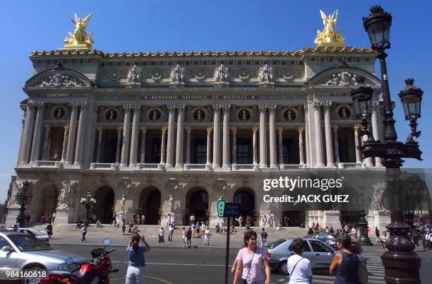 Photo prise le 20 juin 2000 à Paris de la façade nouvellement restaurée du Palais Garnier. Les travaux, conduits par l'architecte en chef des...