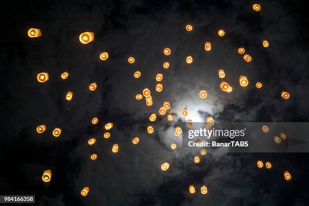 vesak dag - tabs stockfoto's en -beelden