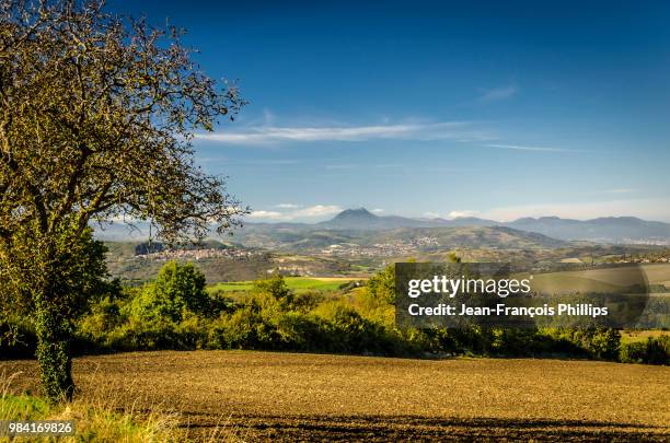 le puy de dome - puy de dome photos et images de collection