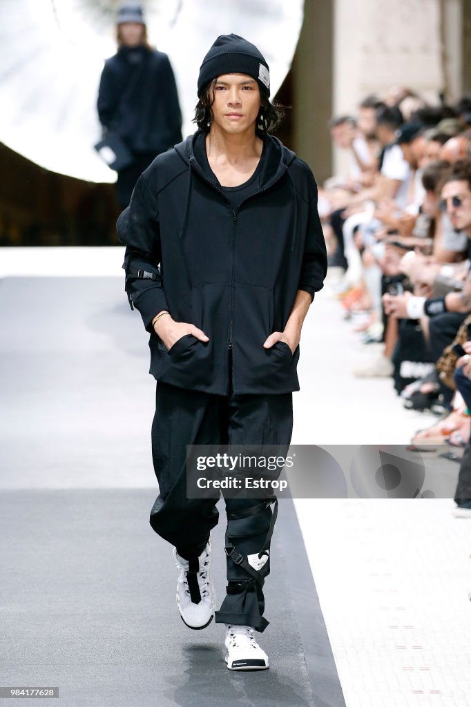 Y-3: : Runway - Paris Fashion Week - Menswear Spring/Summer 2019