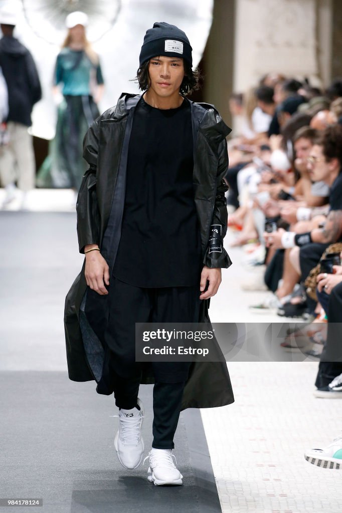 Y-3: : Runway - Paris Fashion Week - Menswear Spring/Summer 2019