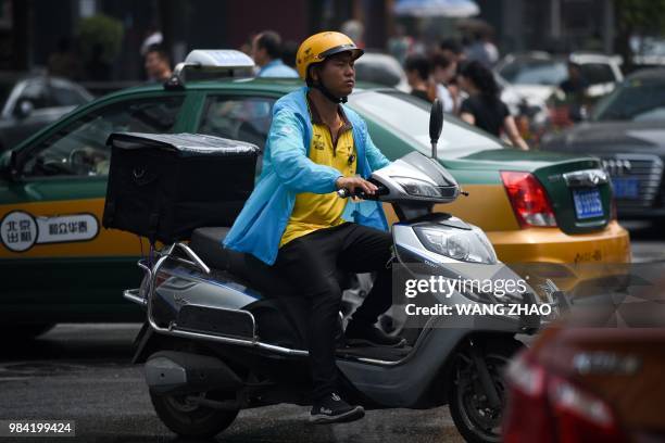 Chinese Delivery Riders 343 Chinese Food Delivery Man Stock Photos, High-Res Pictures, and ...