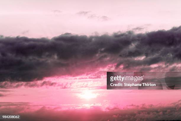pink sunset / coucher de soleil rose - coucher de soleil fotografías e imágenes de stock