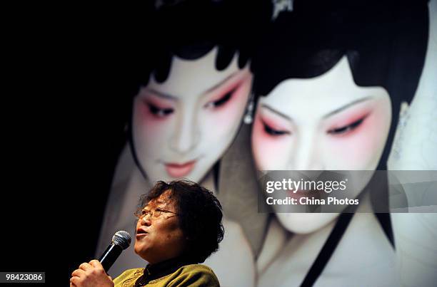 Li Yinhe, China's first female sociologist on sex issues, delivers a speech during the press conference of Kunqu Opera "Cherishing a Fragrant...