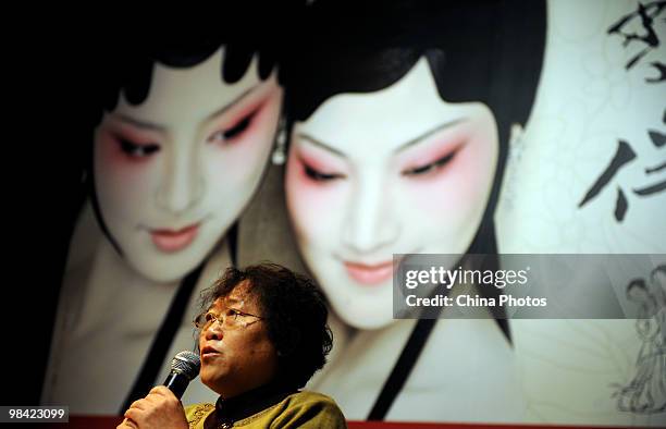 Li Yinhe, China's first female sociologist on sex issues, delivers a speech during the press conference of Kunqu Opera "Cherishing a Fragrant...