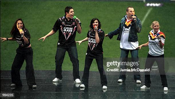 Pop group Hear'say peform before the match between St Helens v Bradford Bulls in the Silk Cut Challenge Cup Final at Twickenham, London. Mandatory...