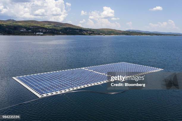 Solar panels containing photovoltaic cells float on water at the hydro electric dam project by EDP-Energias de Portugal SA's renewables unit, EDP...