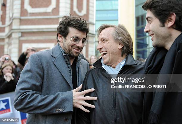 French actors Patrick Bruel and Mathieu Delarive pose with French director Alexandre Arcady before attending the premiere of their movie "Comme les...