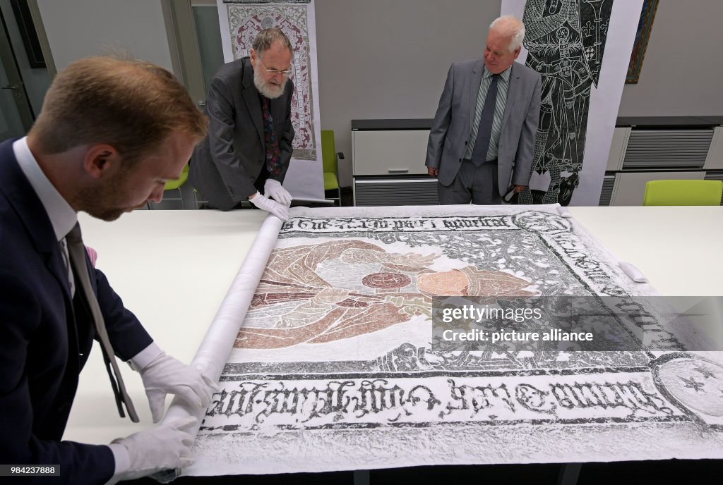 University of Halle recevies rubbings of 600 gravestones