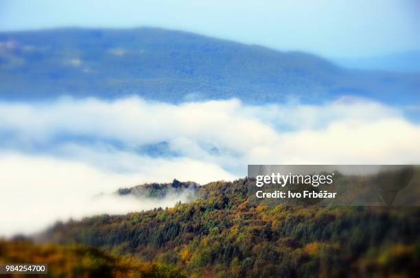Jesen Fall 85 Jesen Stock Photos, High-Res Pictures, and Images - Getty Images