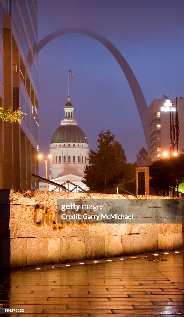 City garden wit Arch and Courthouse