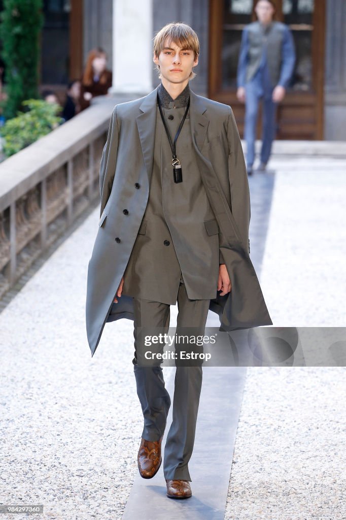 Dunhill London: Runway - Paris Fashion Week - Menswear Spring/Summer 2019