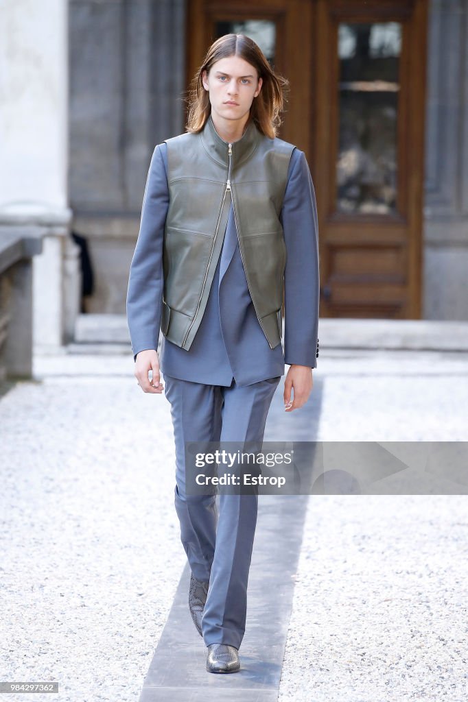 Dunhill London: Runway - Paris Fashion Week - Menswear Spring/Summer 2019