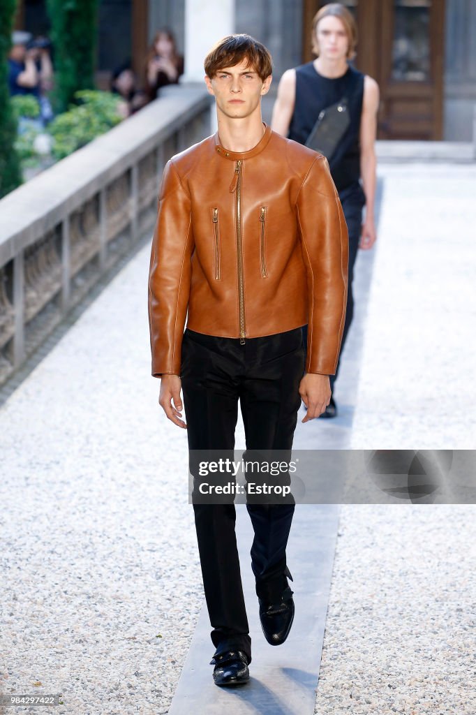 Dunhill London: Runway - Paris Fashion Week - Menswear Spring/Summer 2019