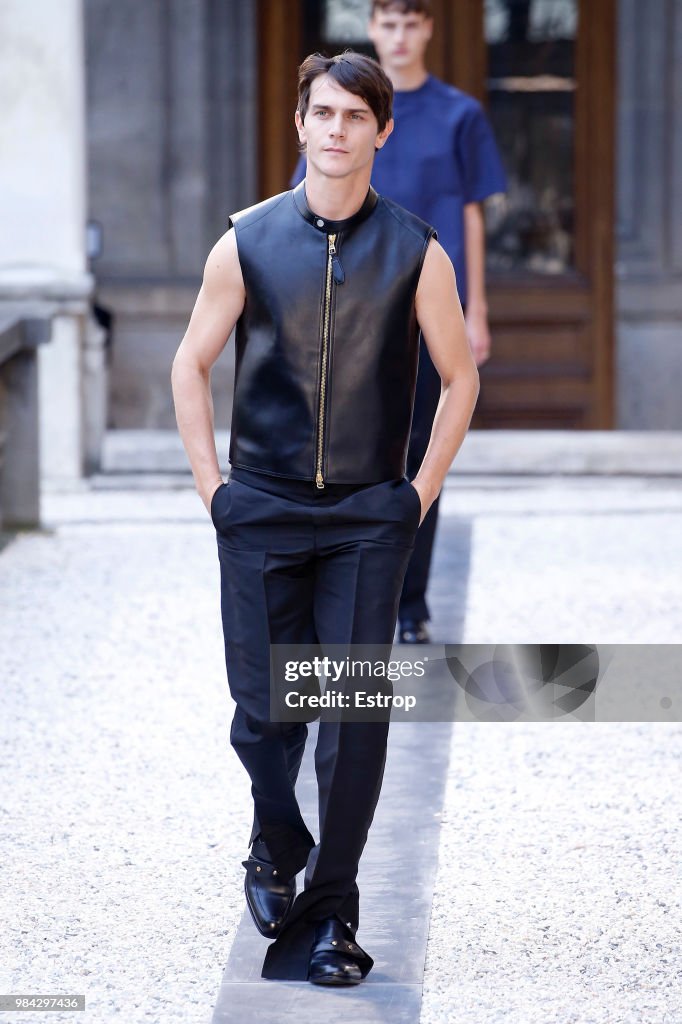 Dunhill London: Runway - Paris Fashion Week - Menswear Spring/Summer 2019