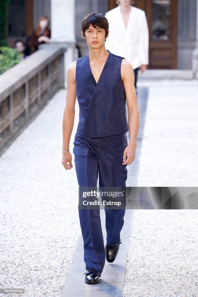 Dunhill London: Runway - Paris Fashion Week - Menswear Spring/Summer 2019