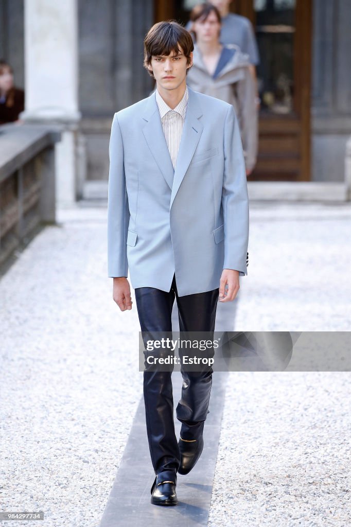 Dunhill London: Runway - Paris Fashion Week - Menswear Spring/Summer 2019