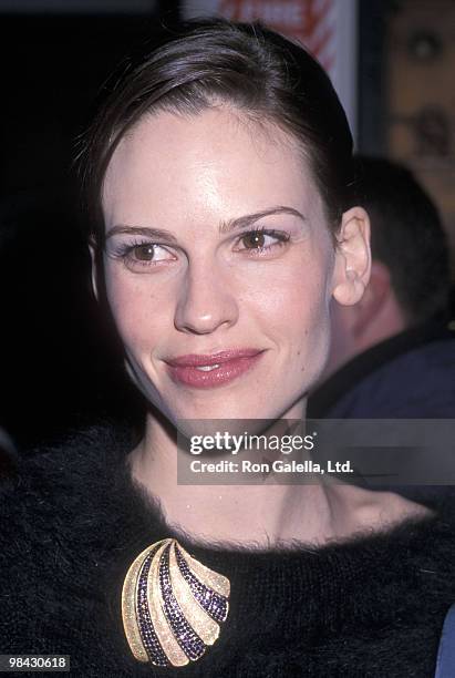 Actress Hilary Swank attends the Fall 2001 Fashion Week: Marc Jacobs Fashion Show on February 12, 2001 at Bryant Park in New York City.