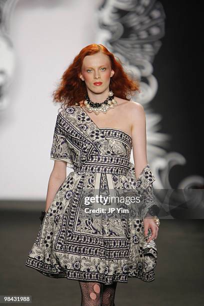 Karen Elson wearing Anna Sui Spring 2007