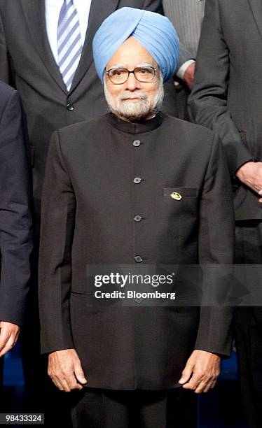 Manmohan Singh, India's prime minister, poses for a group photo with the heads of delegations attending the Nuclear Security Summit at the Washington...