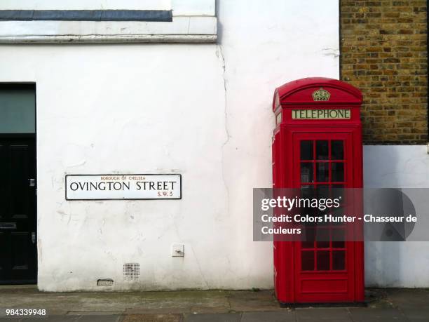 red phone on the street - chasseur stock-fotos und bilder