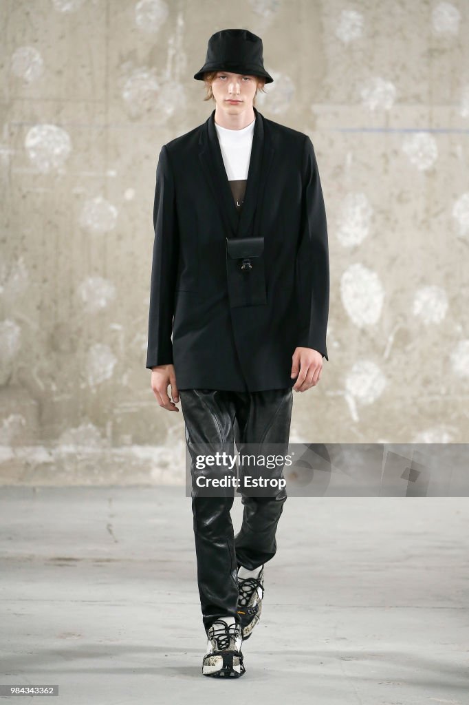 Alyx: Runway - Paris Fashion Week - Menswear Spring/Summer 2019