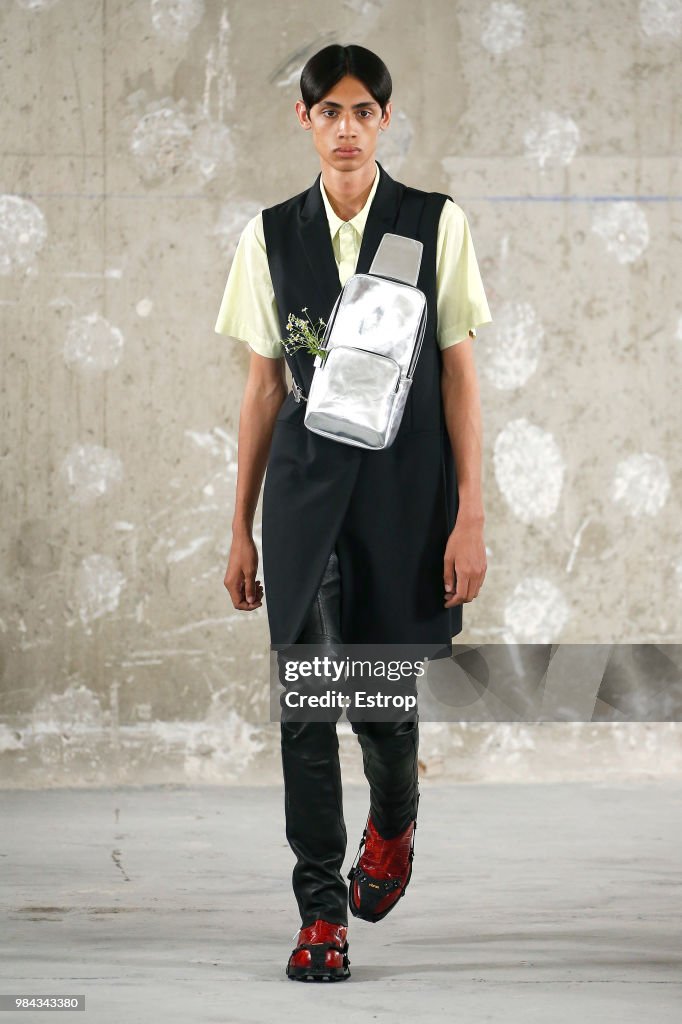 Alyx: Runway - Paris Fashion Week - Menswear Spring/Summer 2019