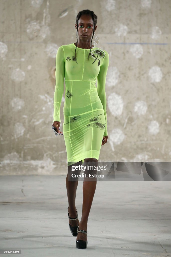 Alyx: Runway - Paris Fashion Week - Menswear Spring/Summer 2019