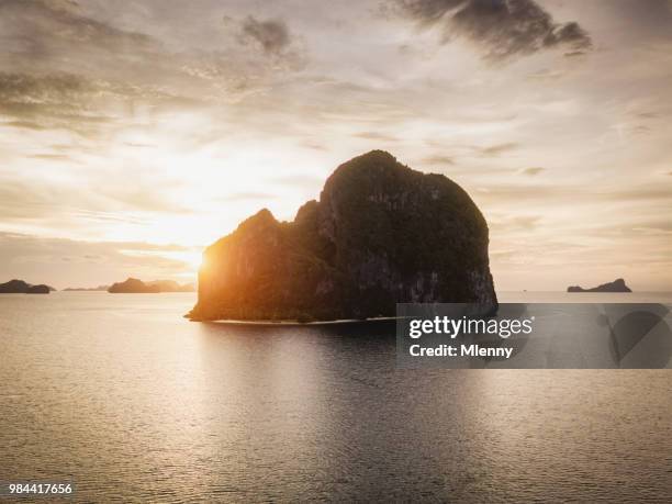 beautiful sunset pinagbuyutan island el nido palawan philippines - nido stock pictures, royalty-free photos & images