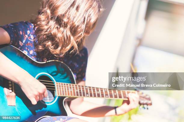 woman with her acoustic guitar - cultura europea occidentale foto e immagini stock